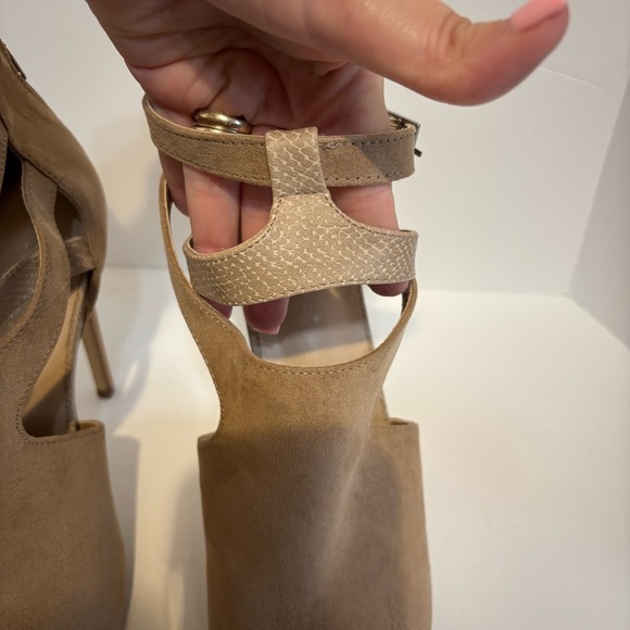 Shoe Dazzle Beige Fabric Stiletto
Pumps - Picture 3 of 6